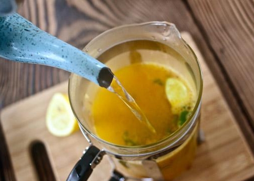Чай с куркумой и лимоном